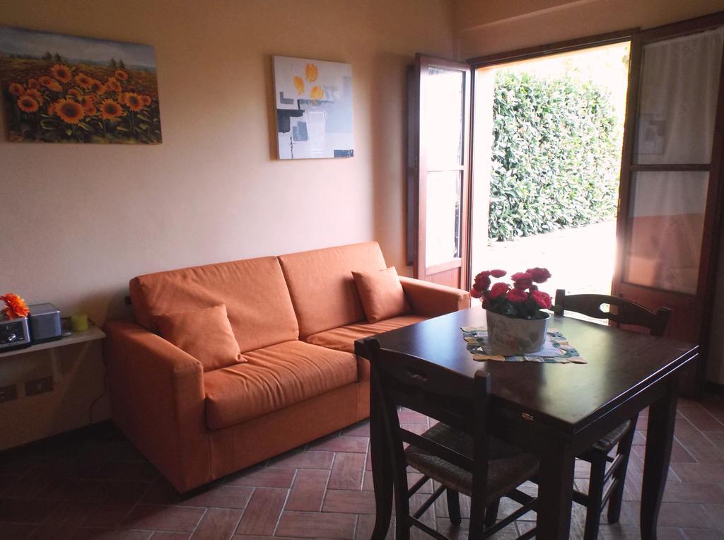 Apartments Borgo Toscano กัมบาสซี แตร์เม ห้อง รูปภาพ